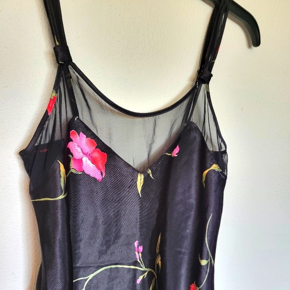 Private Luxuries floral slip - Picture 2 of 4